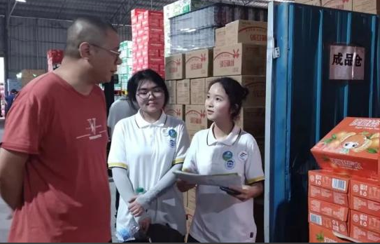 “沙糖桔精深加工技術(shù)服務(wù)團(tuán)隊(duì)”進(jìn)企業(yè)調(diào)研。